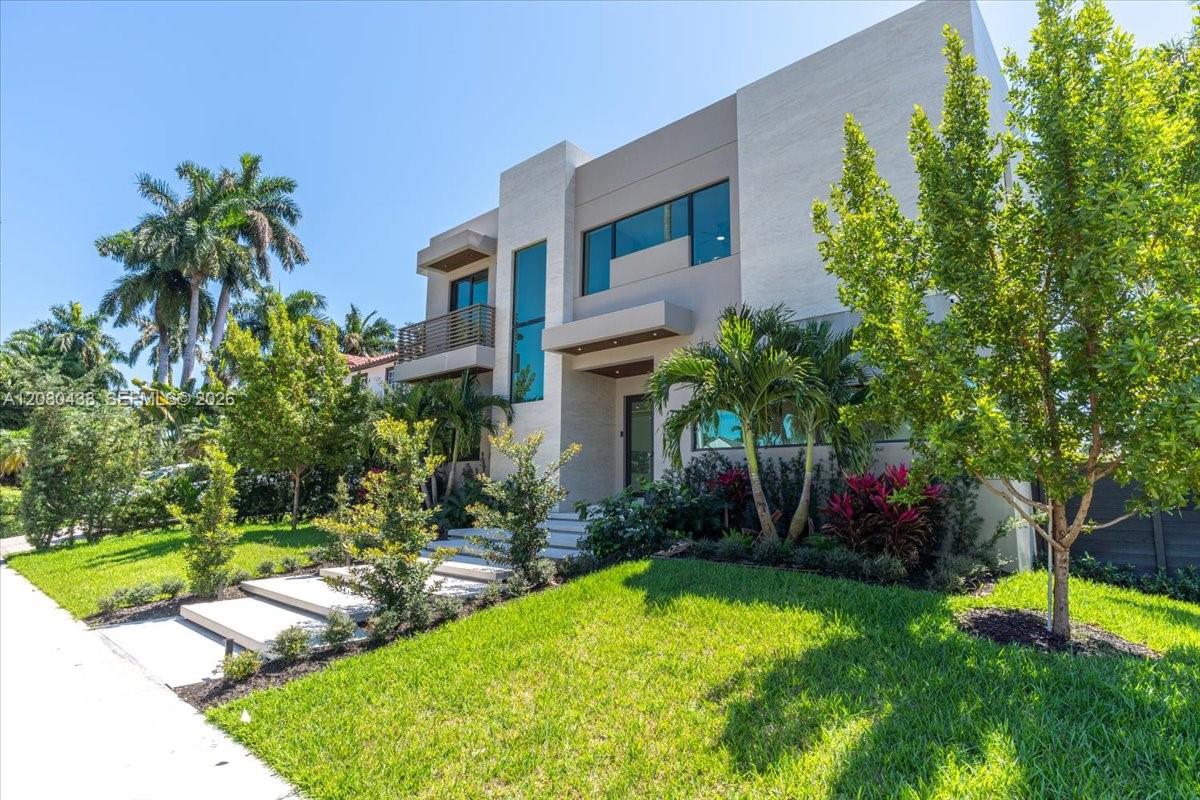 1380 Hollywood Blvd