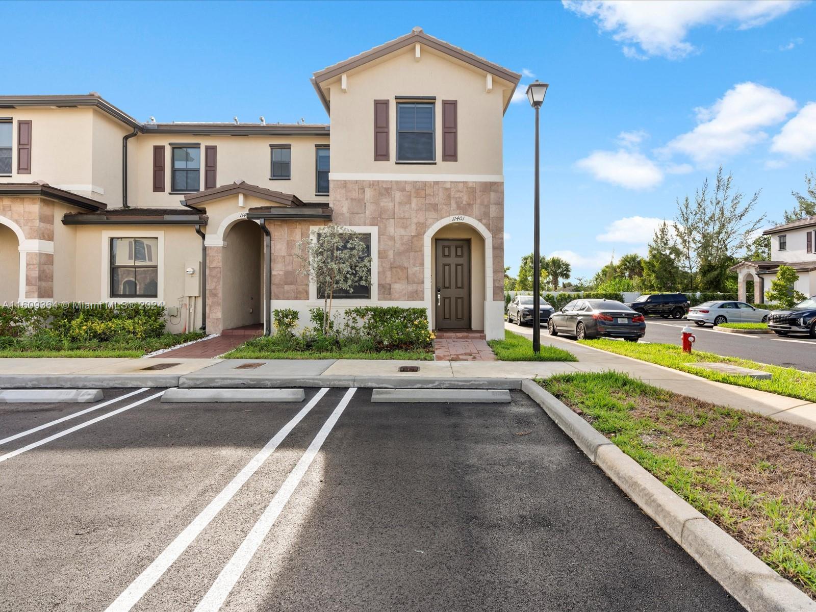 Photo 1 of 11401 W 32nd Ln 11401, Hialeah, Florida, $499,000, Web #: 11609364