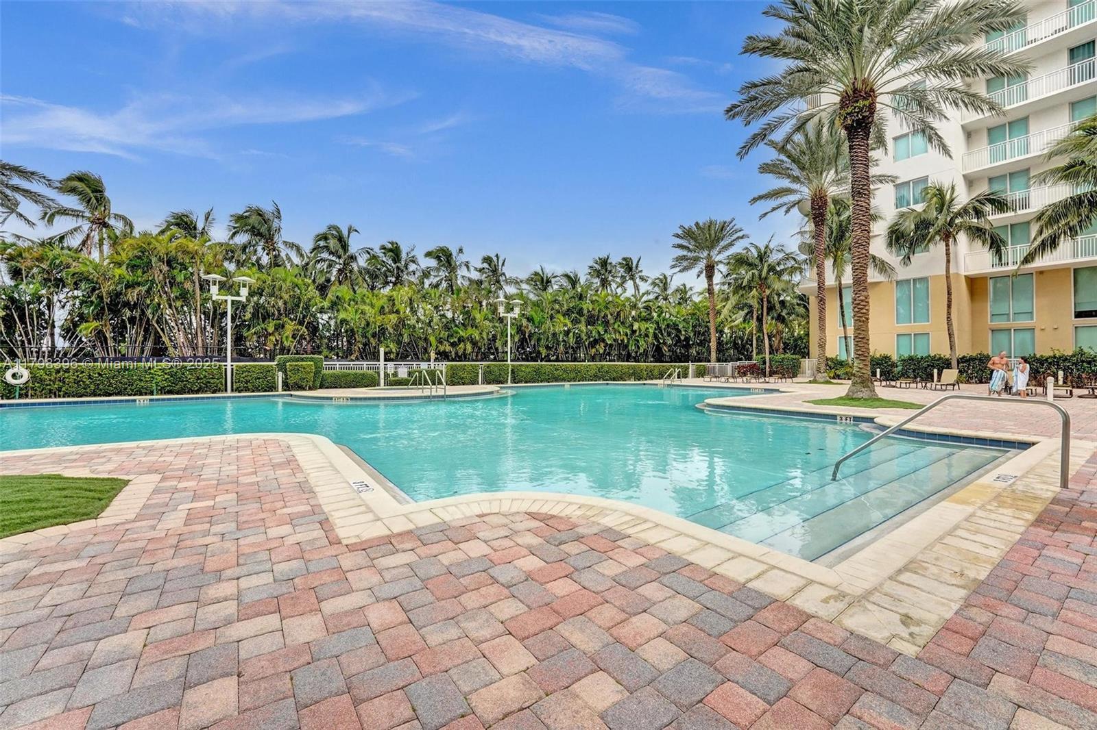 DUO CONDOMINIUM WEST - Residential