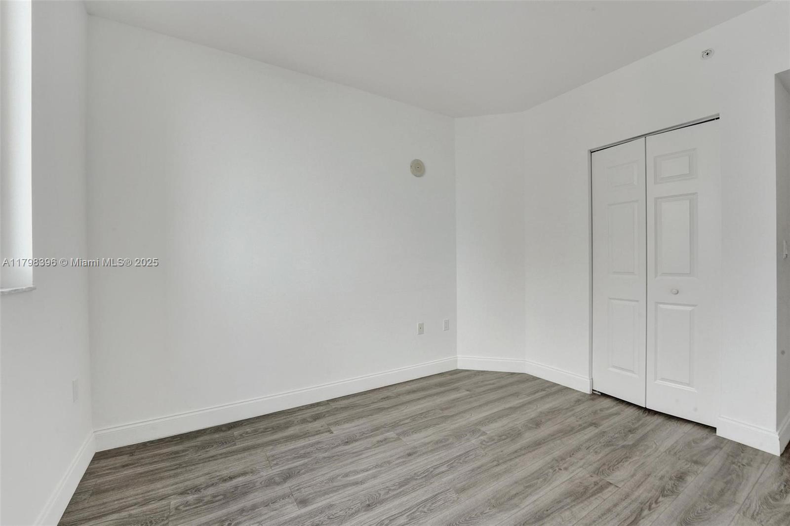 DUO CONDOMINIUM WEST - Residential