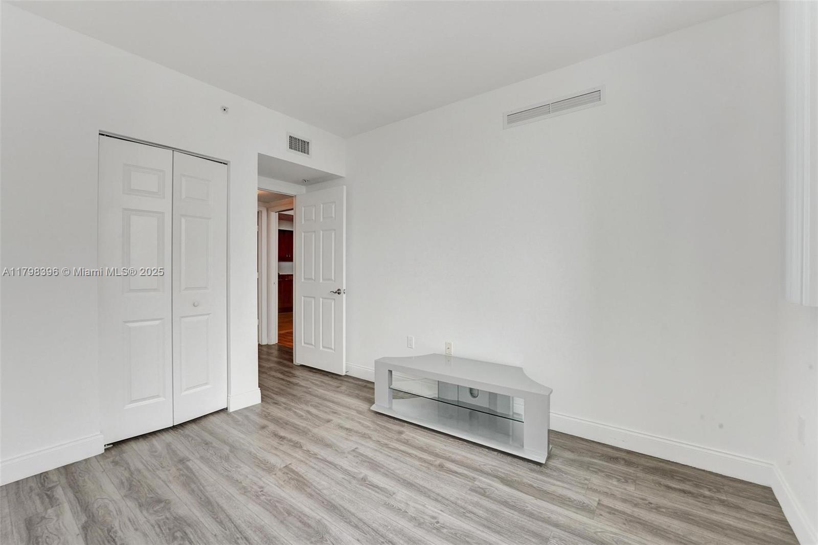 DUO CONDOMINIUM WEST - Residential