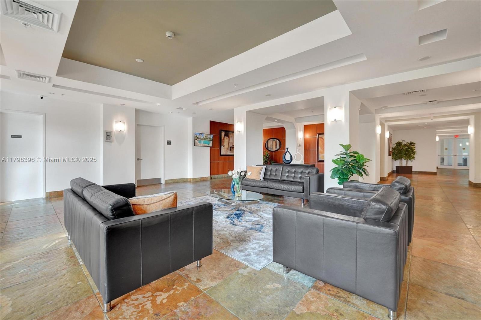 DUO CONDOMINIUM WEST - Residential