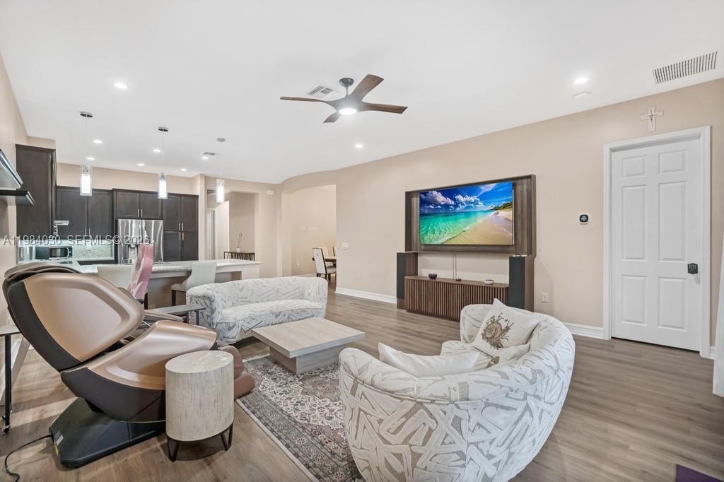 TRAILS AT CANYON - Residential Lease