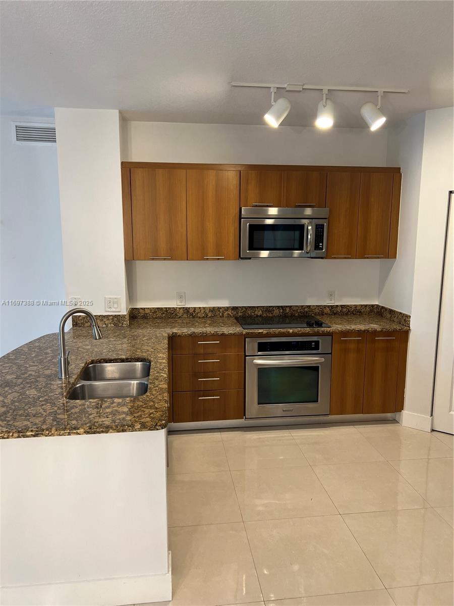 VERANDA CONDO - Residential Lease