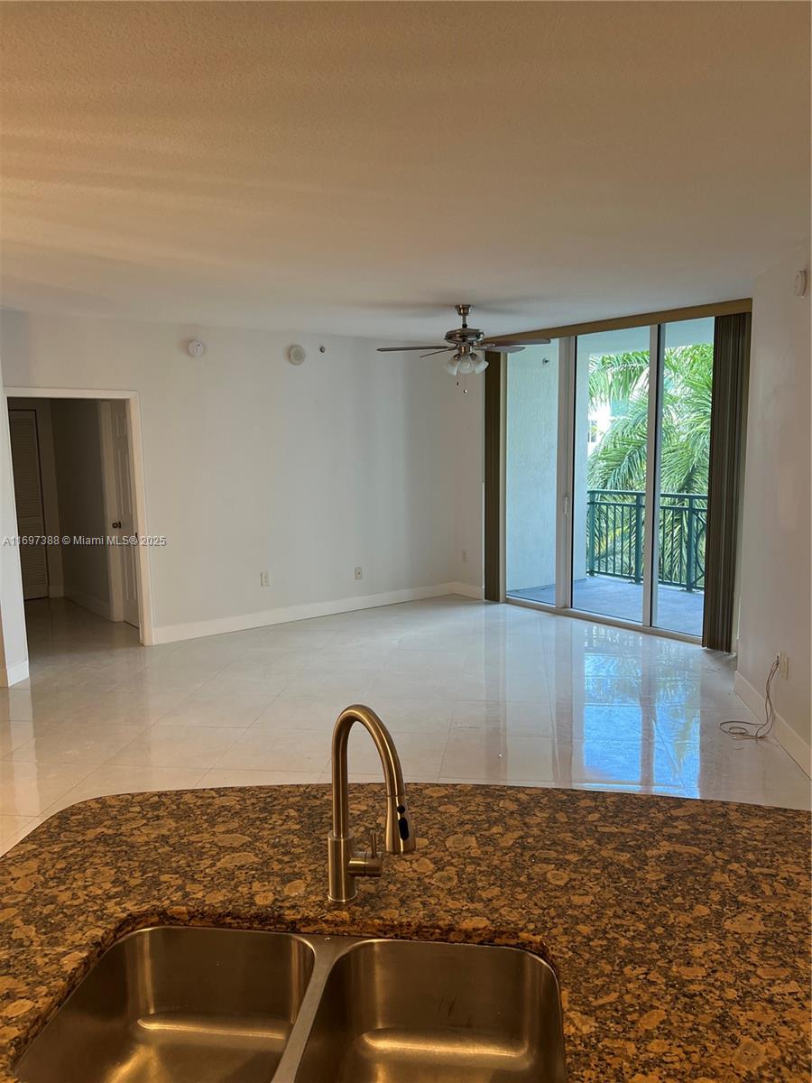 VERANDA CONDO - Residential Lease