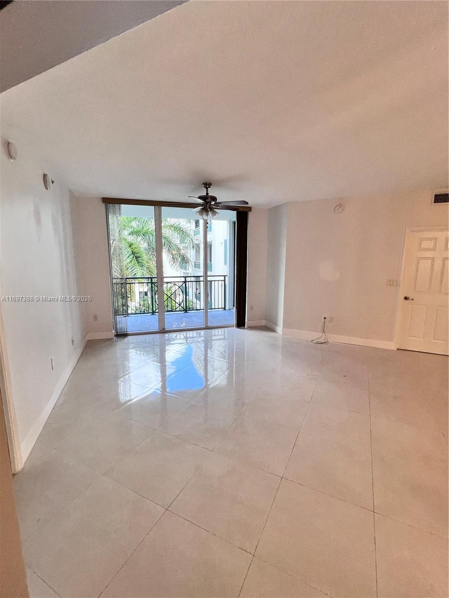 VERANDA CONDO - Residential Lease