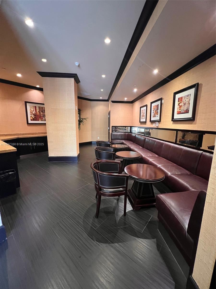 VERANDA CONDO - Residential Lease