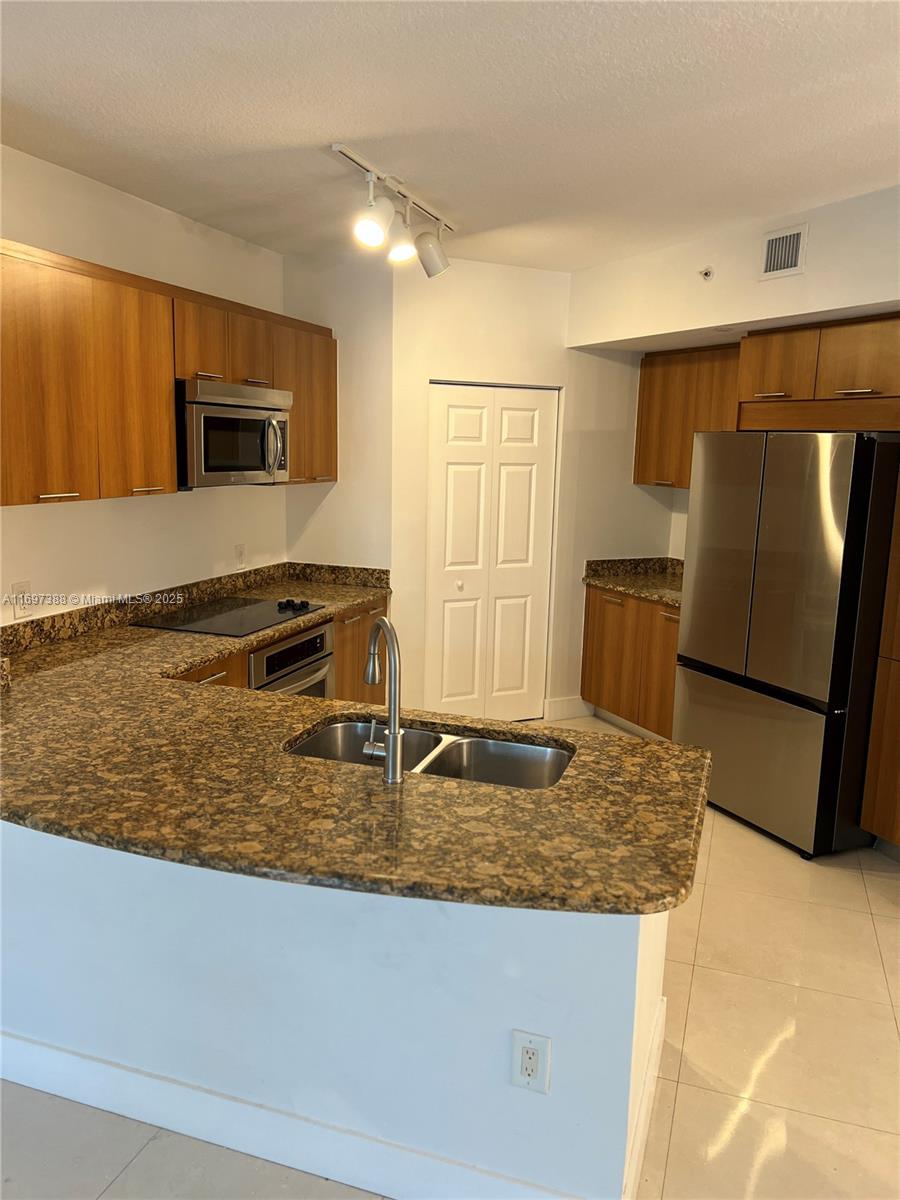 Rental Property at 510 Nw 84th Ave 528, Plantation, Miami-Dade County, Florida - Bedrooms: 2 
Bathrooms: 2  - $3,200 MO.