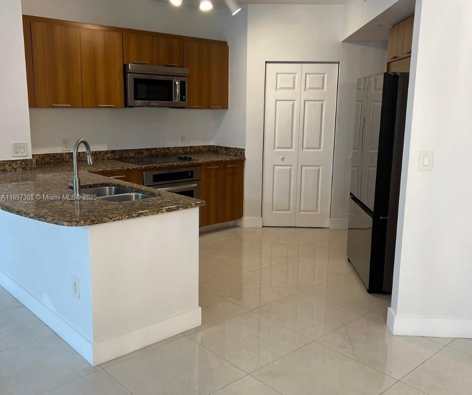 VERANDA CONDO - Residential Lease