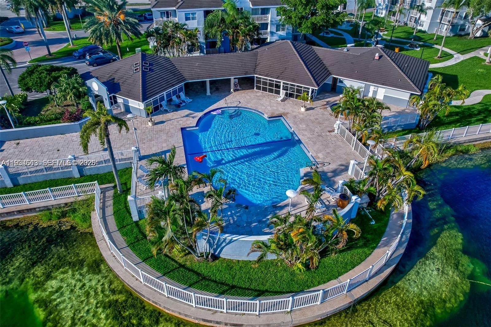 LE CLUB AT OLD CUTLER CON - Residential