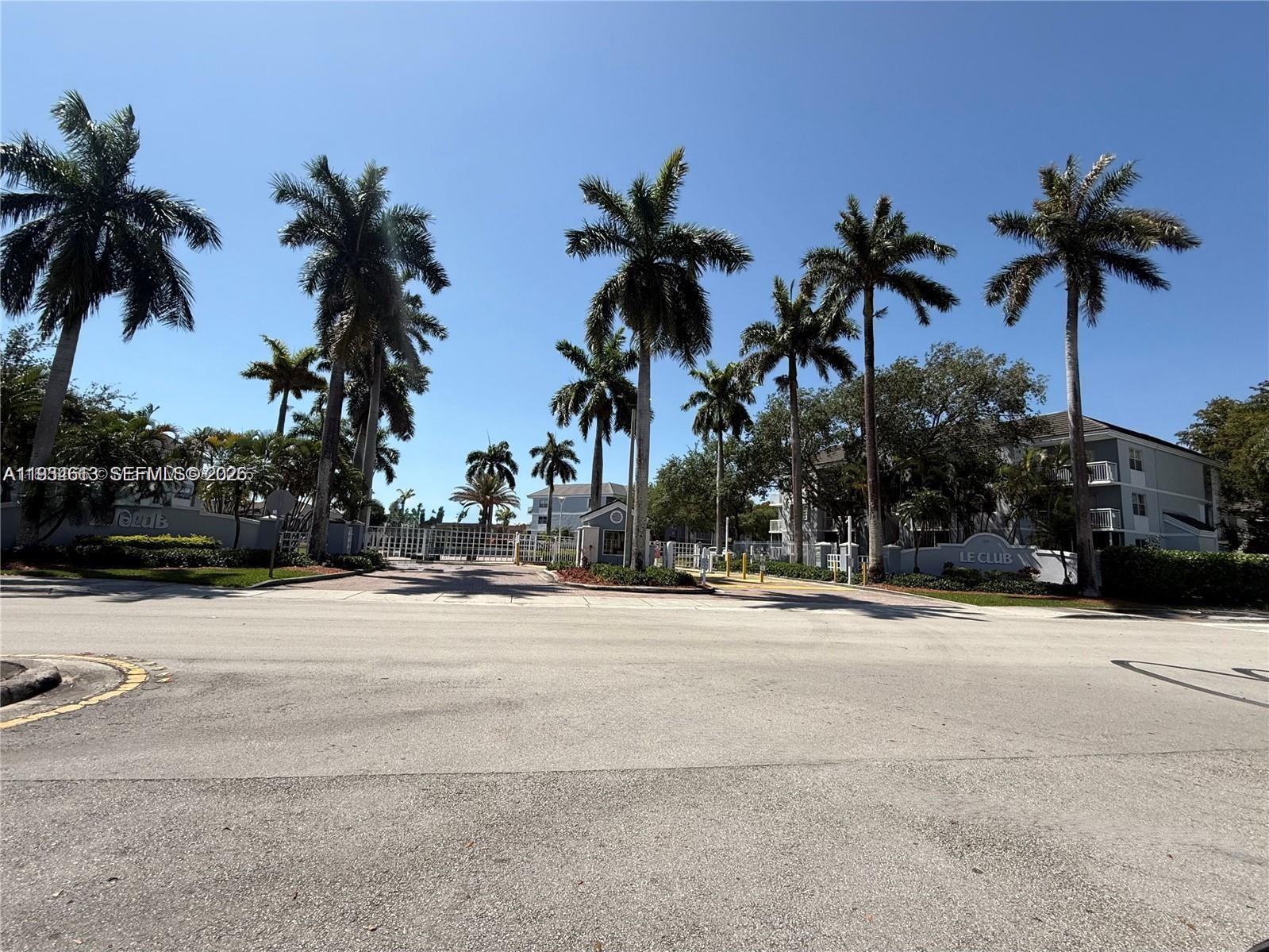 LE CLUB AT OLD CUTLER CON - Residential