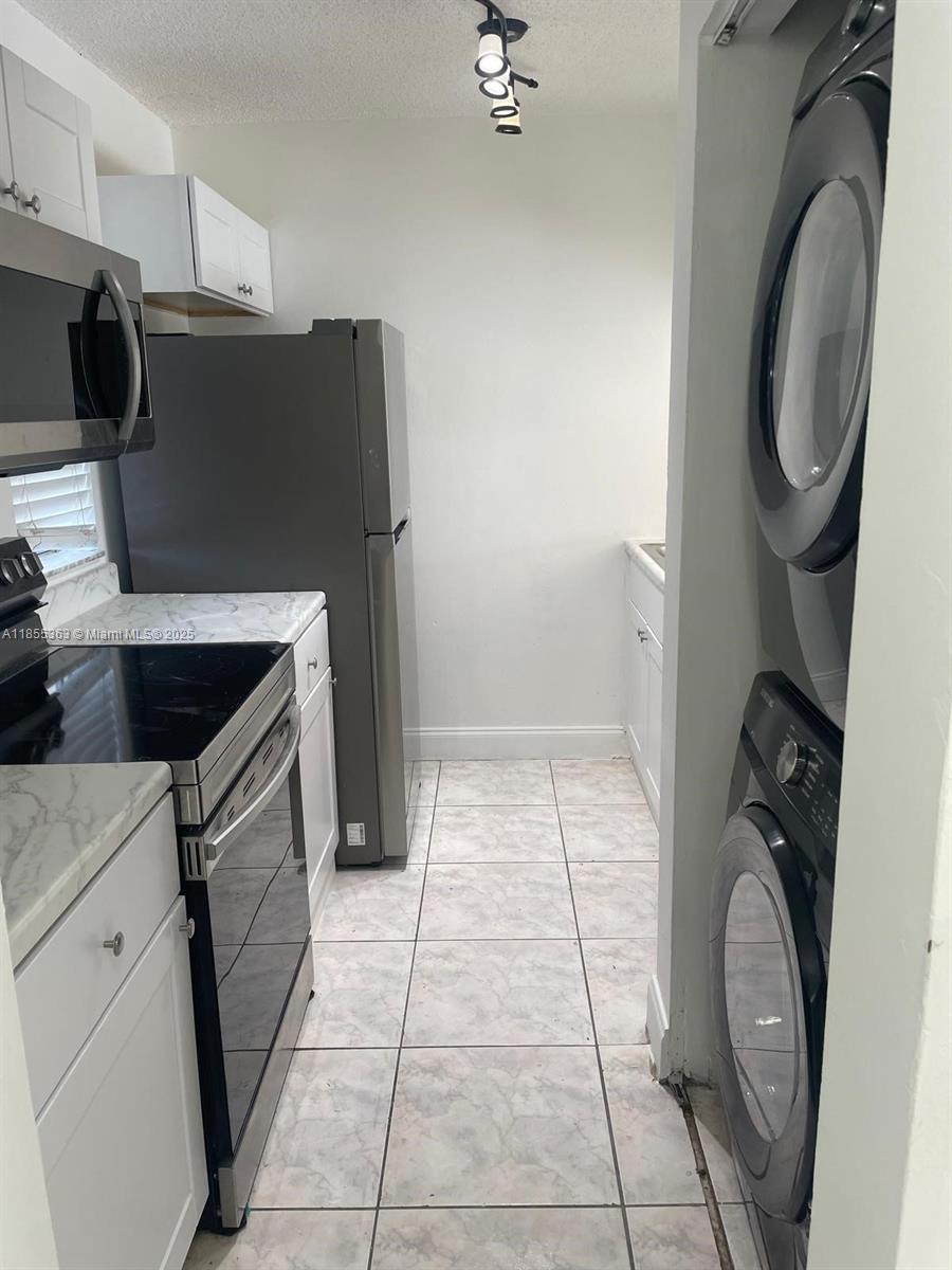 LAKEWOOD VILLAGE - Residential