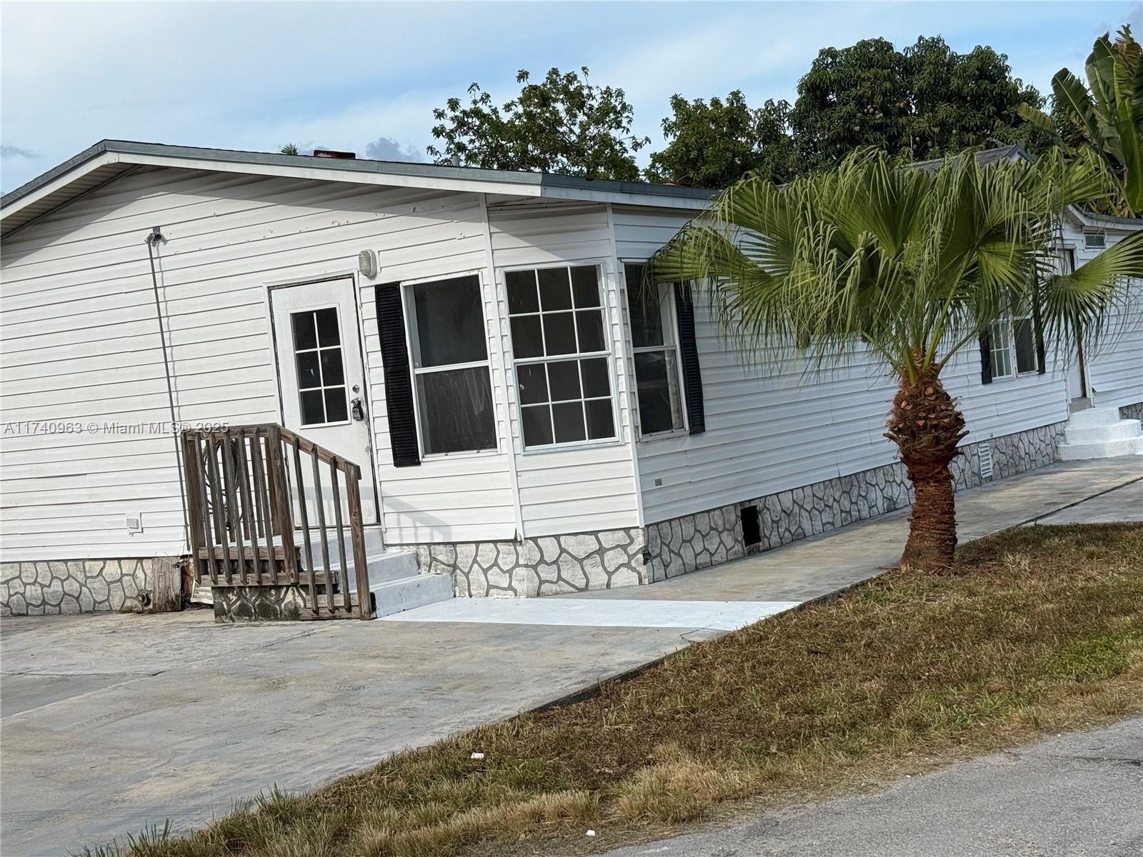 19800 SW 180th Ave 281, Miami, FL, 33187/$275,000 3 19800 SW 180th Ave 281