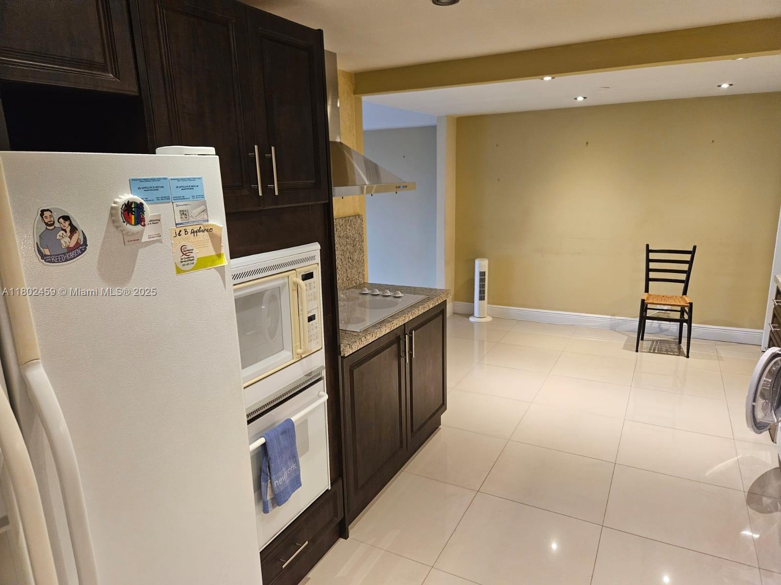 CRICKET CLUB CONDO - Residential