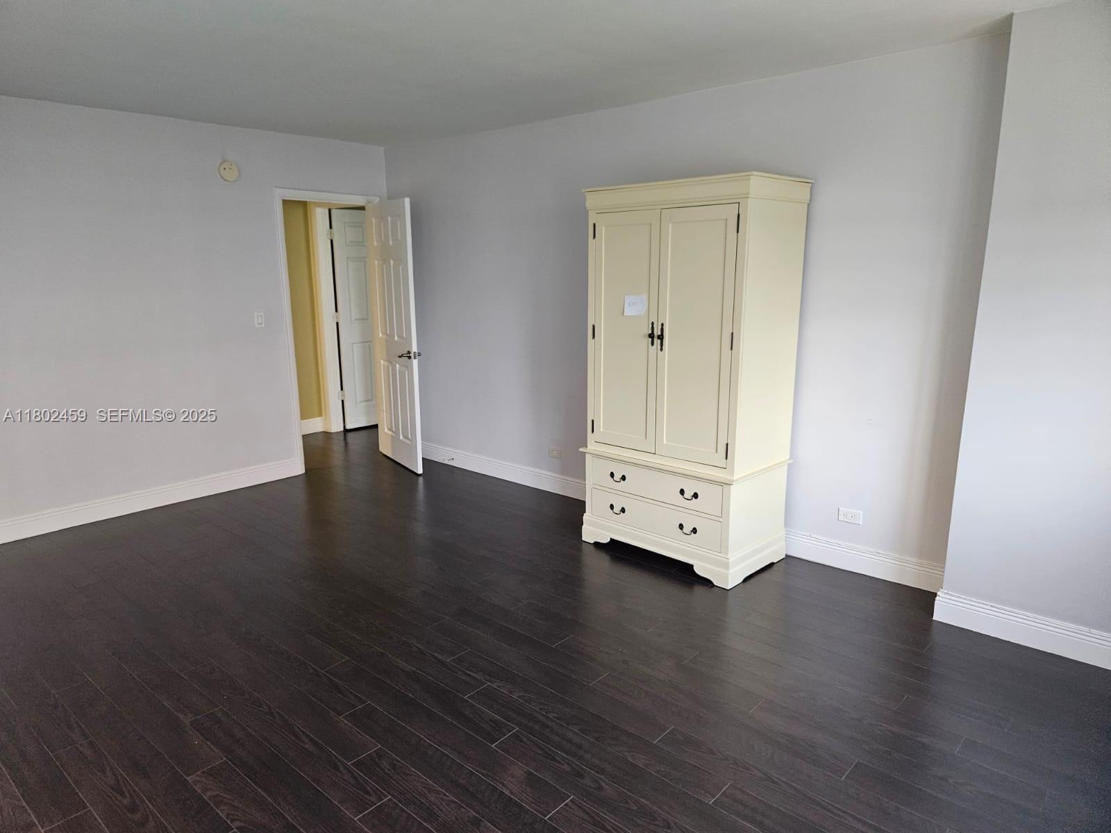 CRICKET CLUB CONDO - Residential