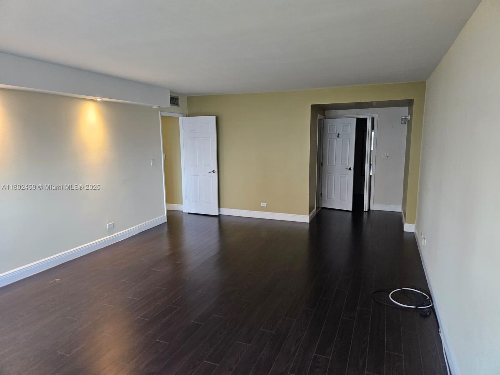 CRICKET CLUB CONDO - Residential