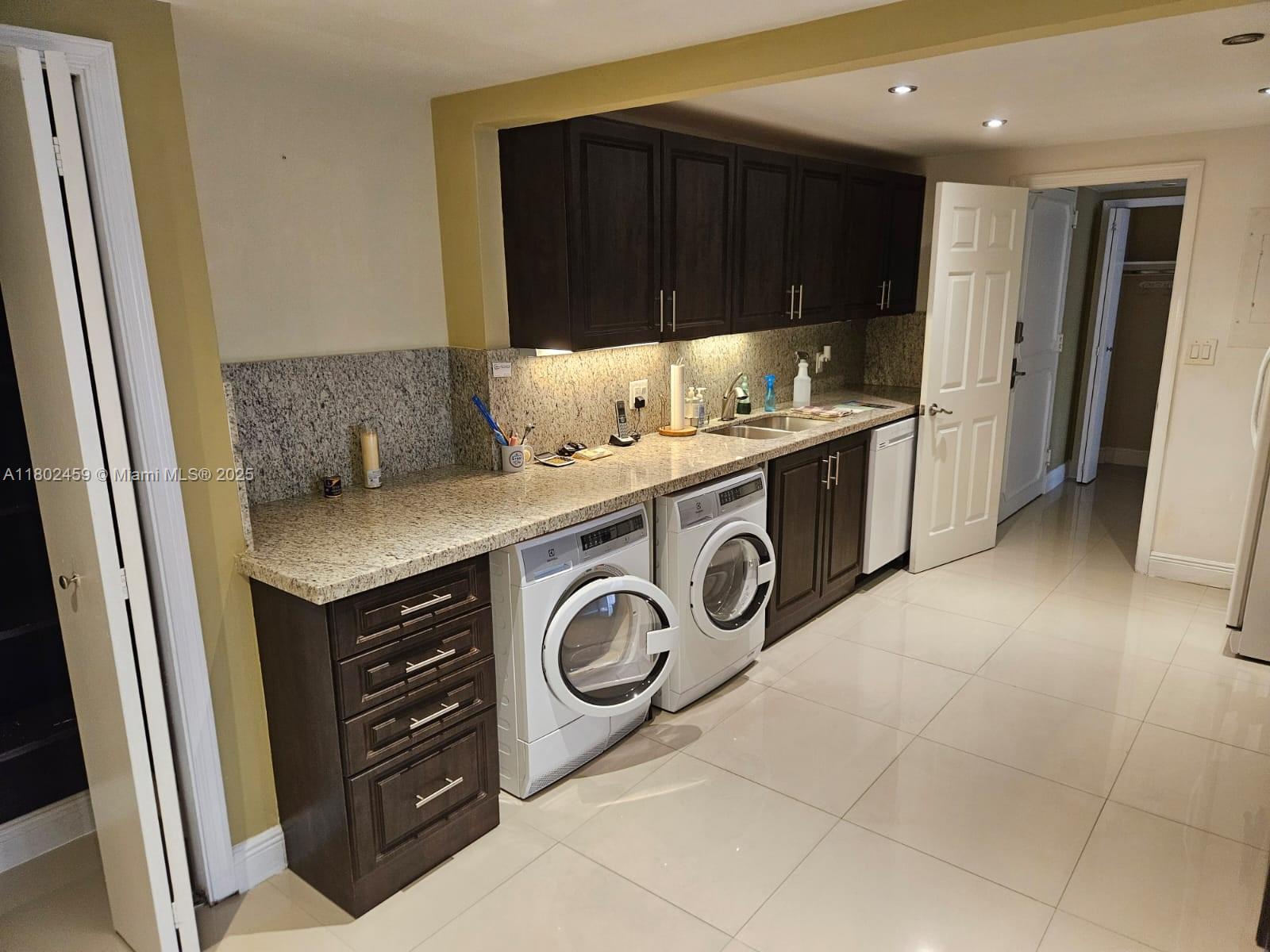 CRICKET CLUB CONDO - Residential