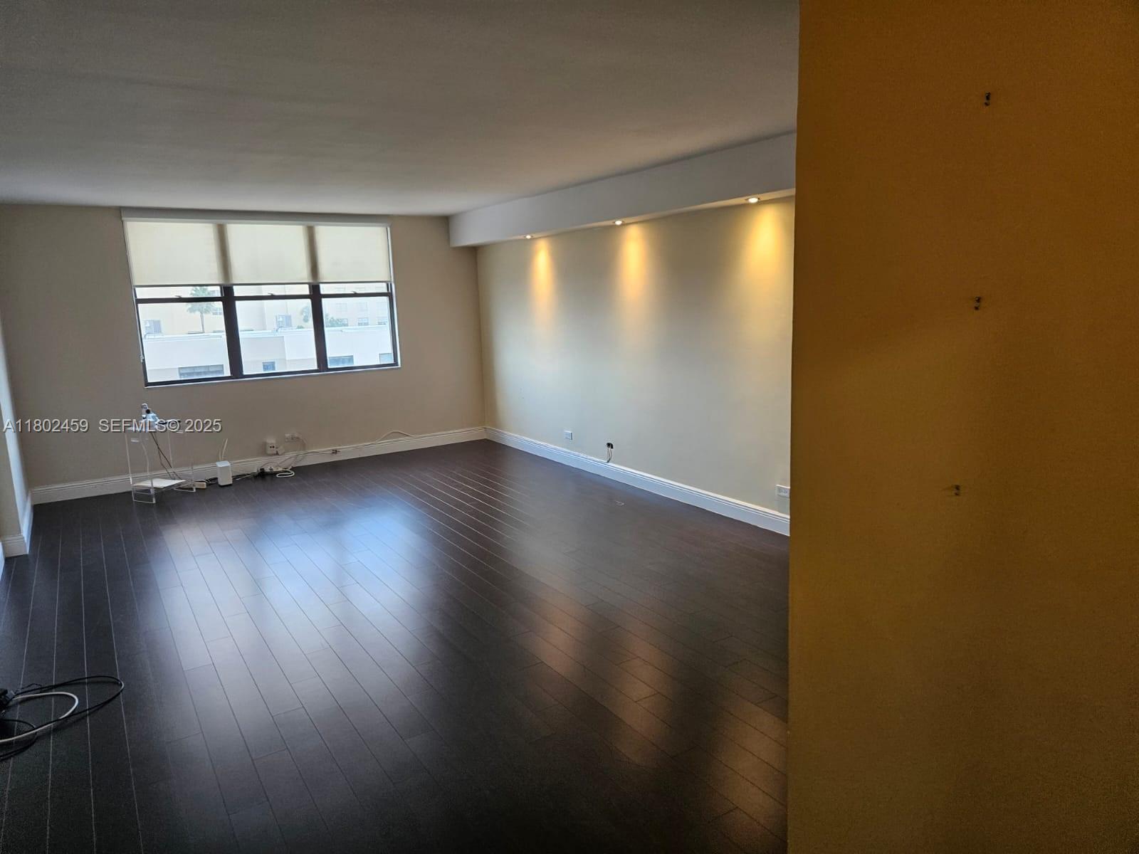 CRICKET CLUB CONDO - Residential