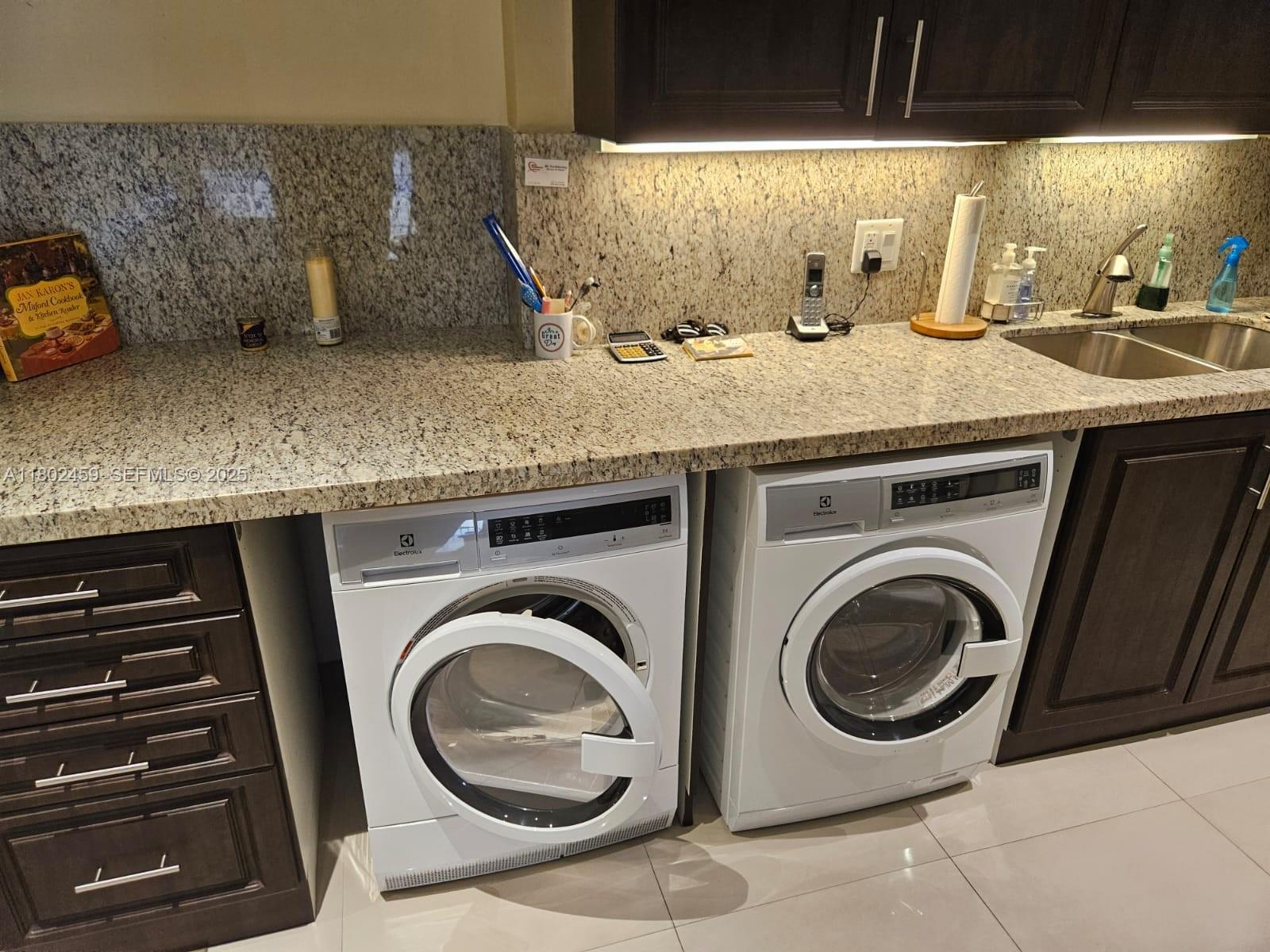 CRICKET CLUB CONDO - Residential