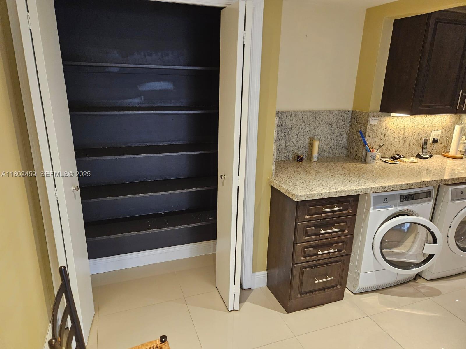 1800 NE 114th St 508