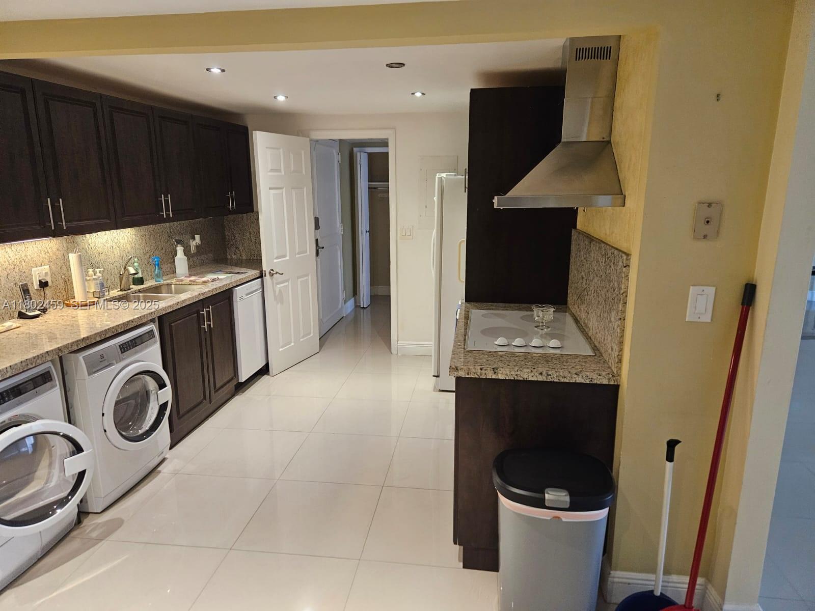 CRICKET CLUB CONDO - Residential