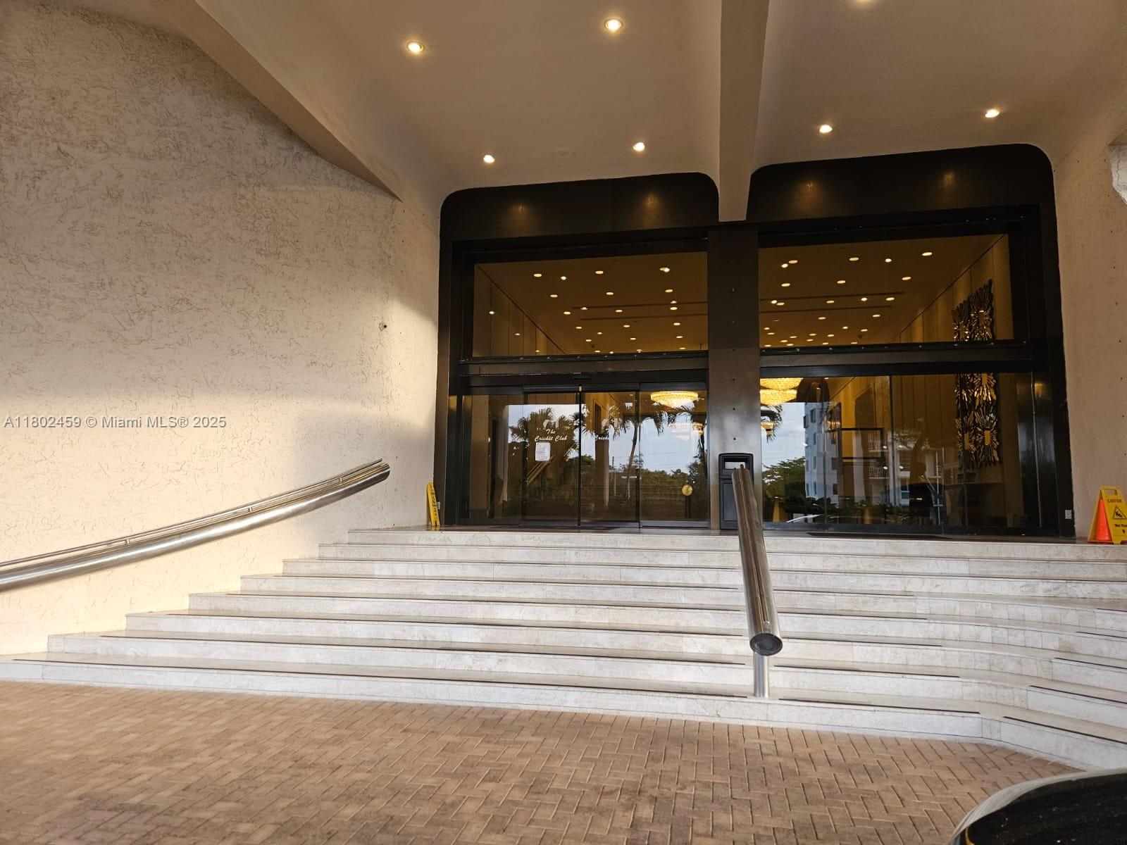 CRICKET CLUB CONDO - Residential