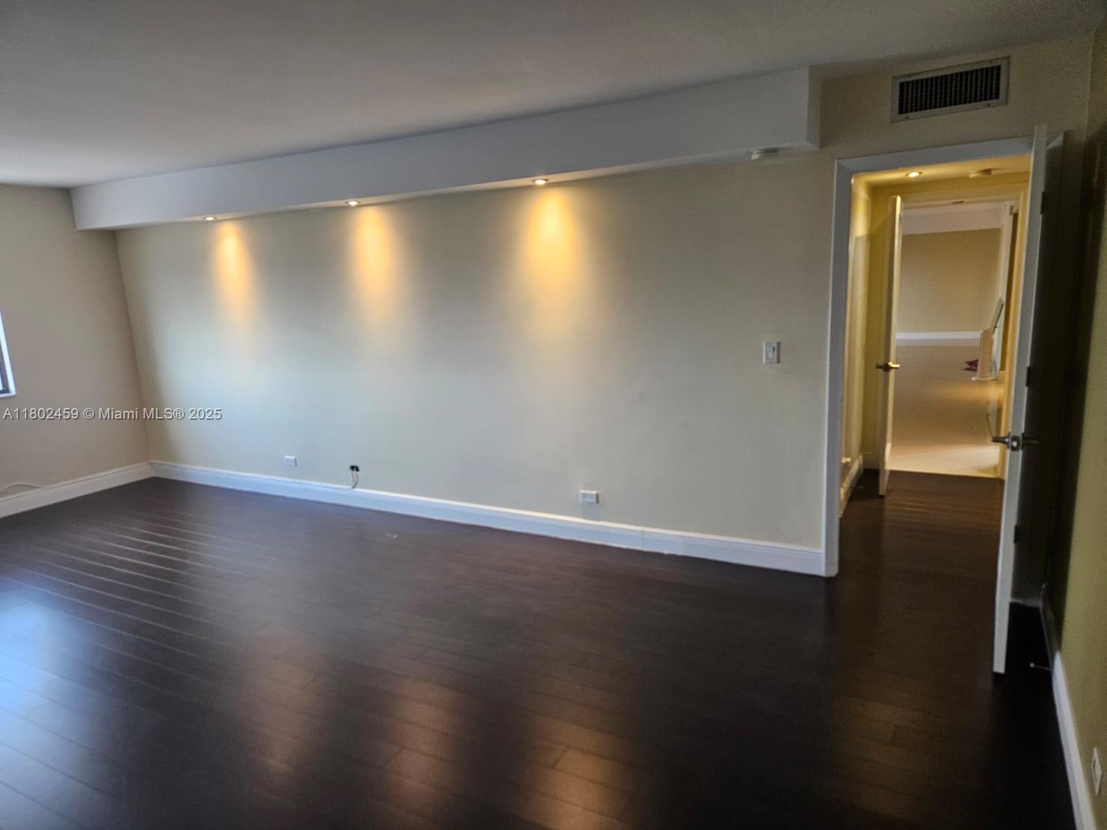 CRICKET CLUB CONDO - Residential