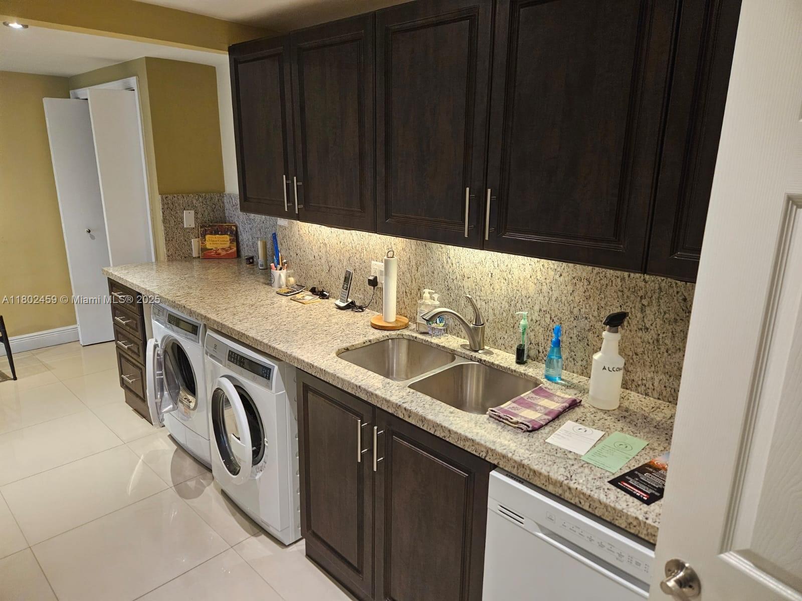 CRICKET CLUB CONDO - Residential