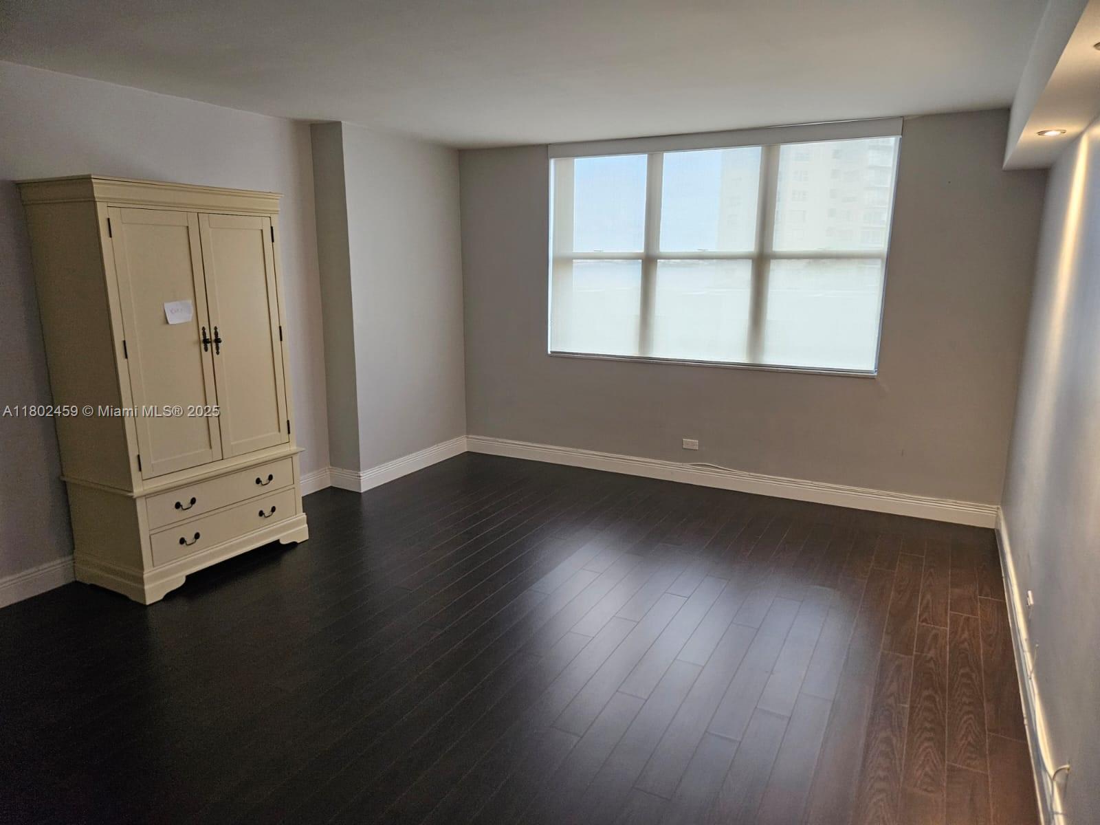 CRICKET CLUB CONDO - Residential