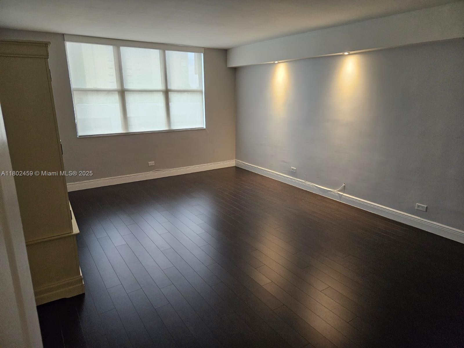 CRICKET CLUB CONDO - Residential