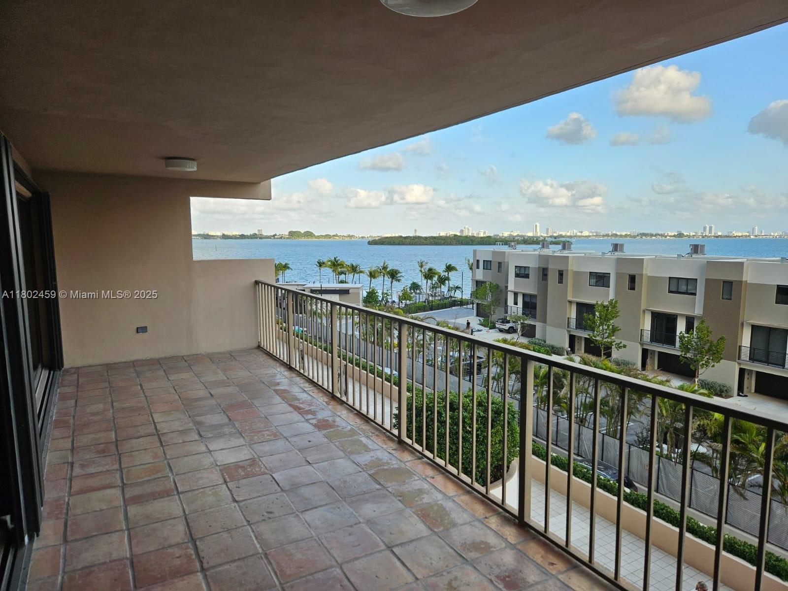 CRICKET CLUB CONDO - Residential