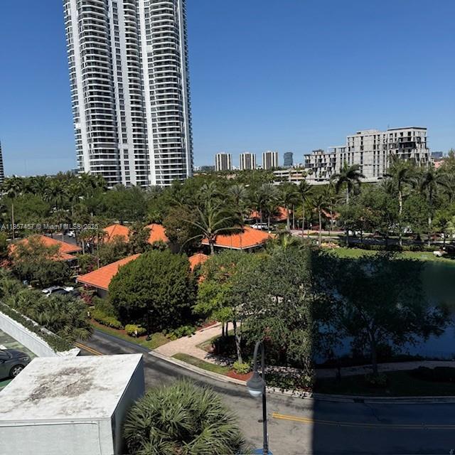 Spacious corner unit with a spectacular bay view, 2 bedr., 2 baths + den. Close to golf course, Aventura Mall, Park Square, restaurant and shops. Gated community walk to house of worship, easy to show. Call listing agent.