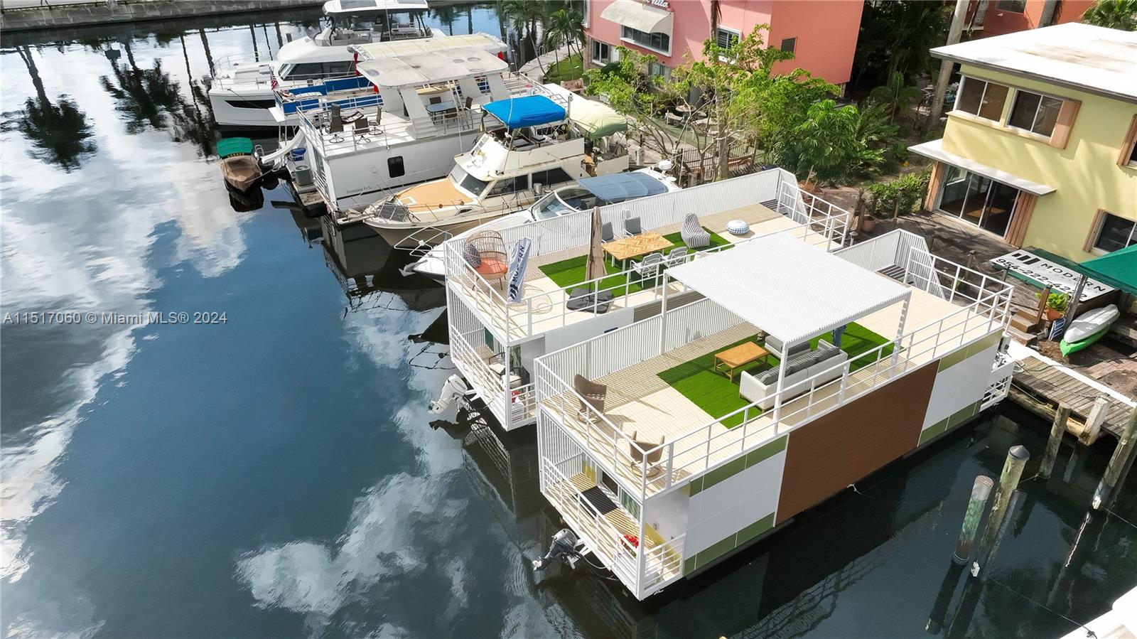 HOUSEBOAT TBD - Land