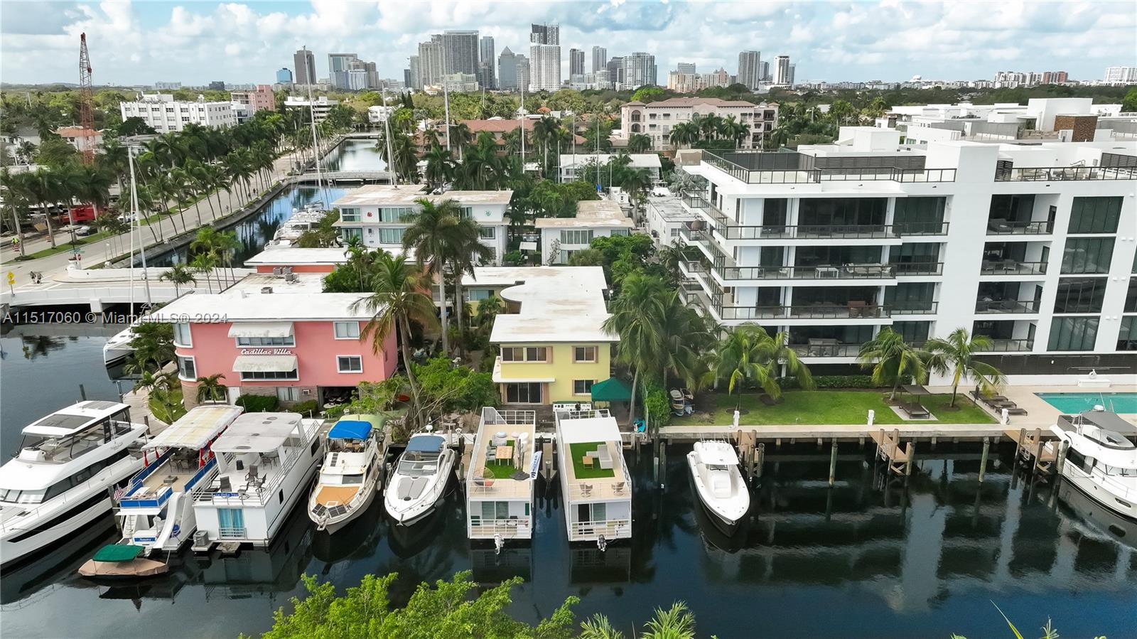 HOUSEBOAT TBD - Land