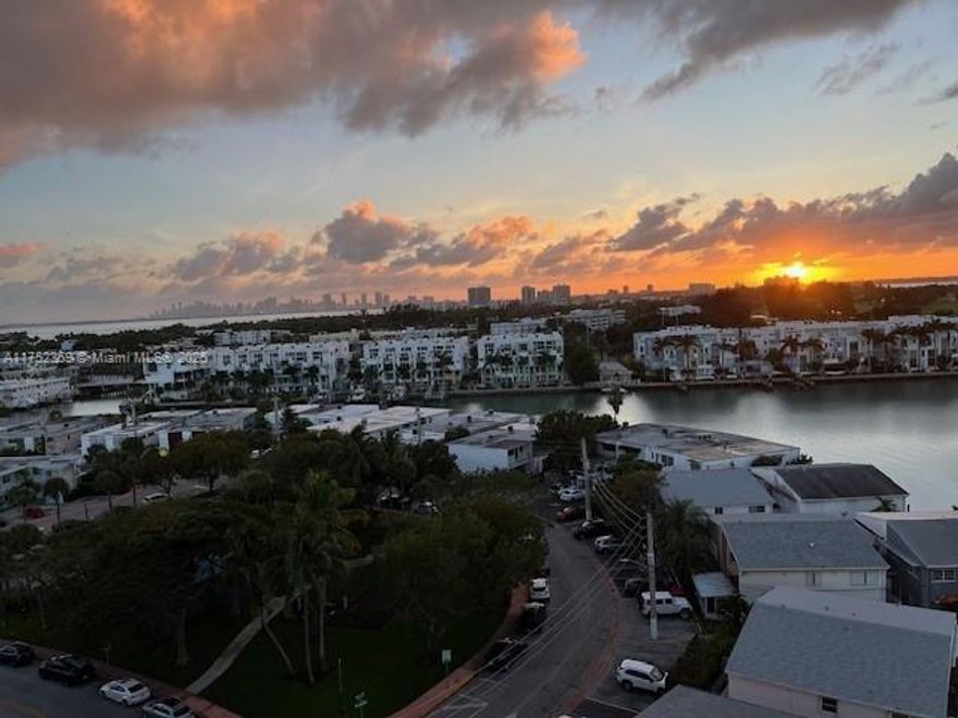 PANORAMIC BAY VIEWS!! CORNER UNIT,  2 Bedrooms. 2 Bath with large balcony overlooking the bay, city & canal. Walking Distance to the Beach. The Buiding offers full amenities, heated swimming pool, Bicycle storage, party room, concierge and valet, secure building with security cameras, assigned parking. Just a few minutes, walking distance  to the beach & restaurant.