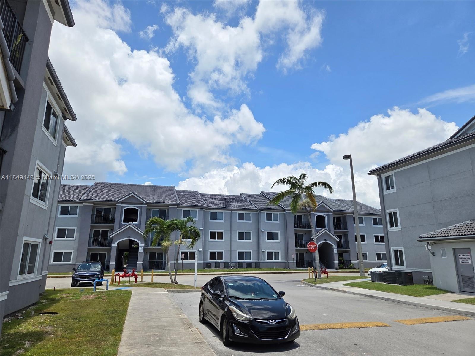 VISTA TRACE - Residential