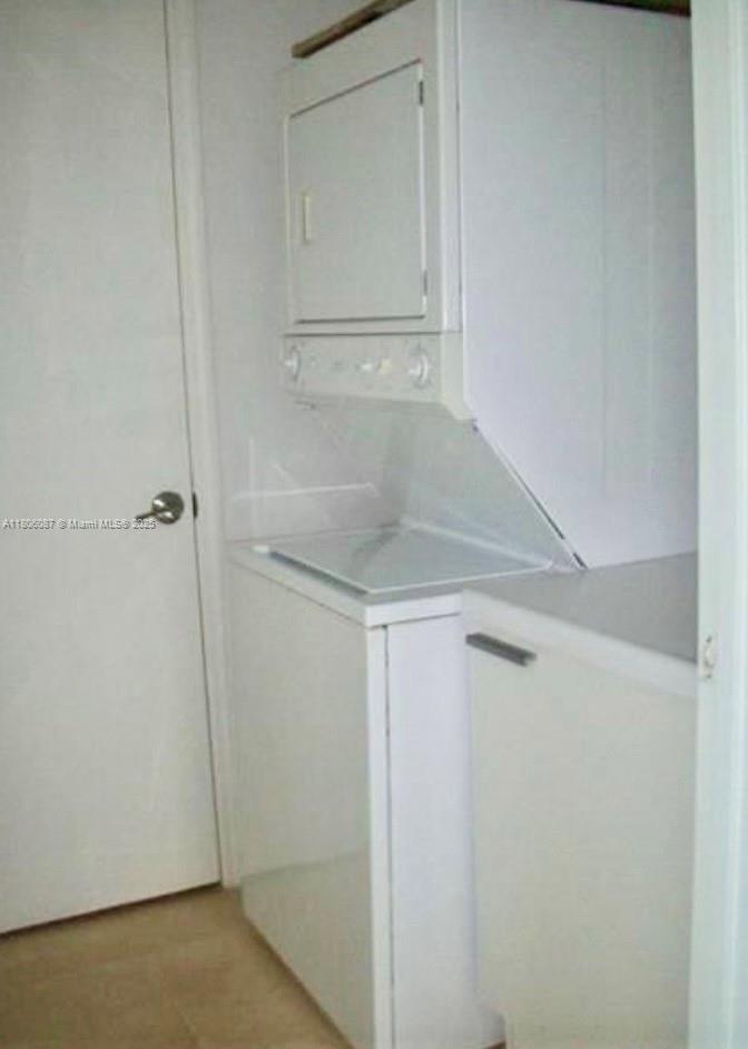 151 AT BISCAYNE - Residential Lease