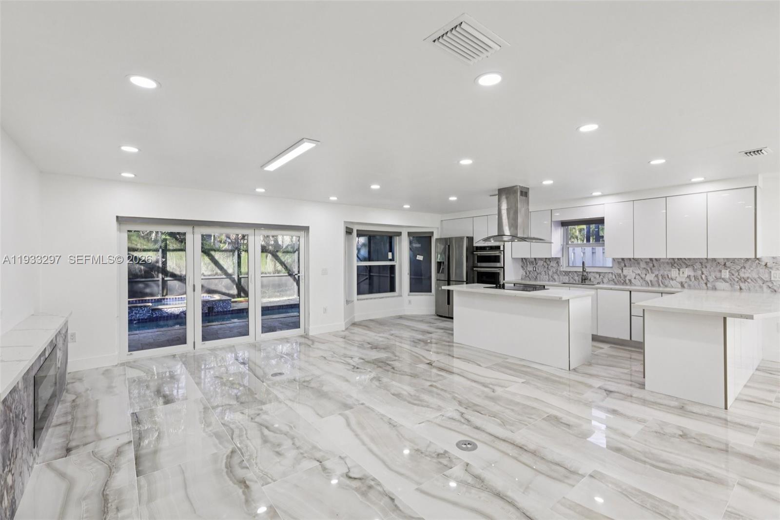 SAWGRASS PLANTATION - Residential