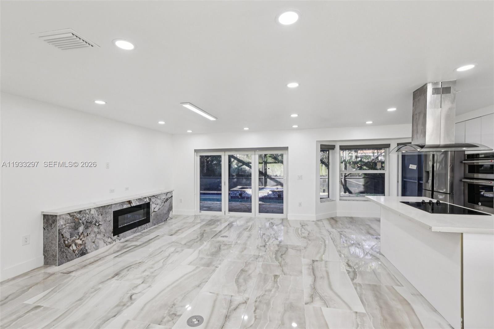 SAWGRASS PLANTATION - Residential