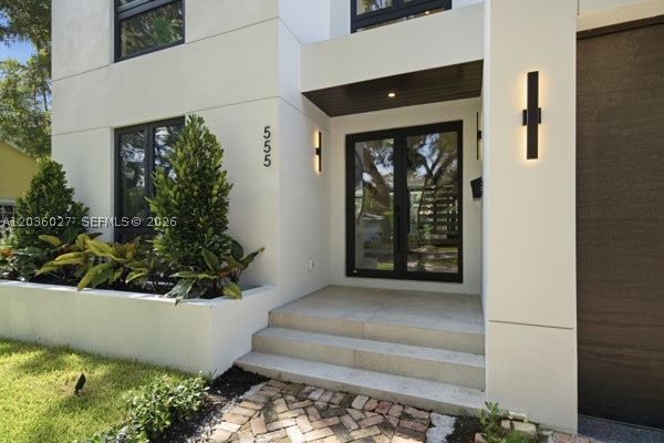 555 Catalonia Ave
