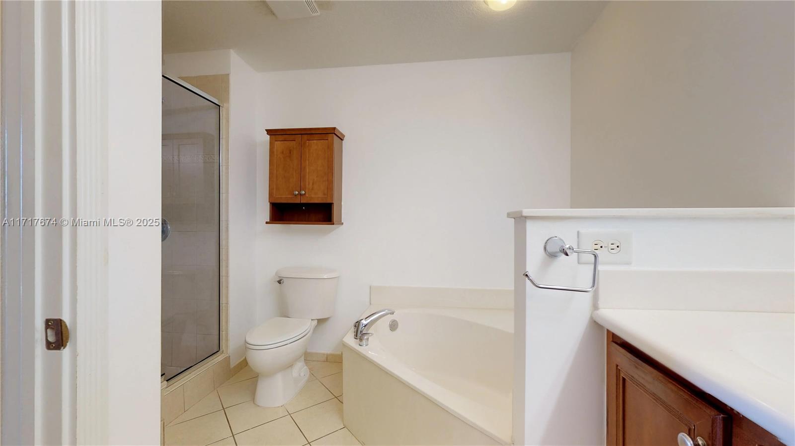 THE GRANDE CONDO - Residential