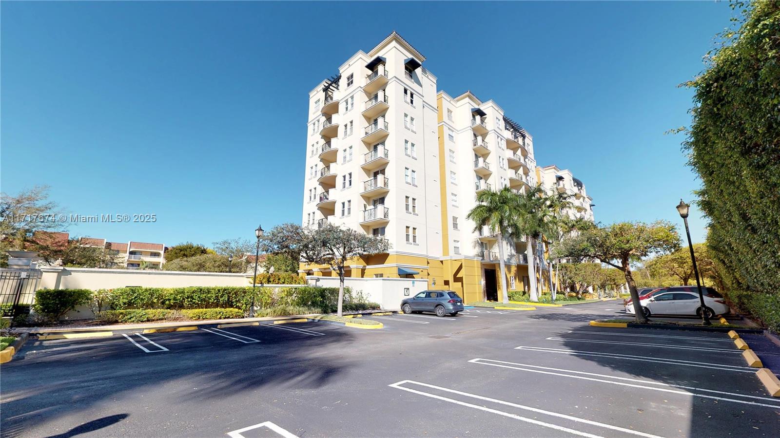 THE GRANDE CONDO - Residential