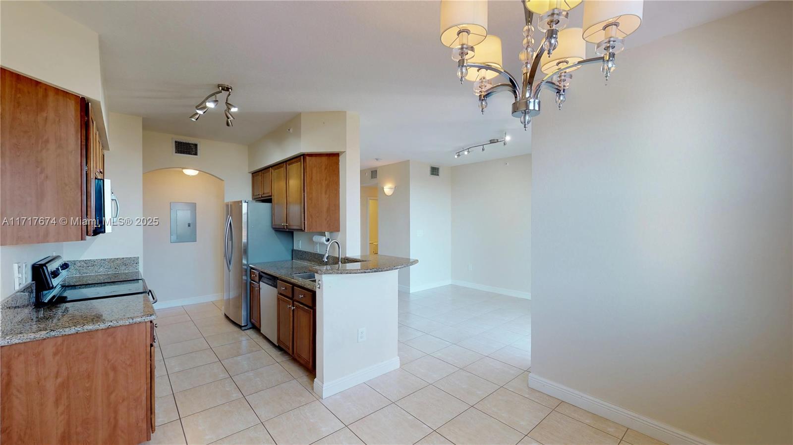 THE GRANDE CONDO - Residential