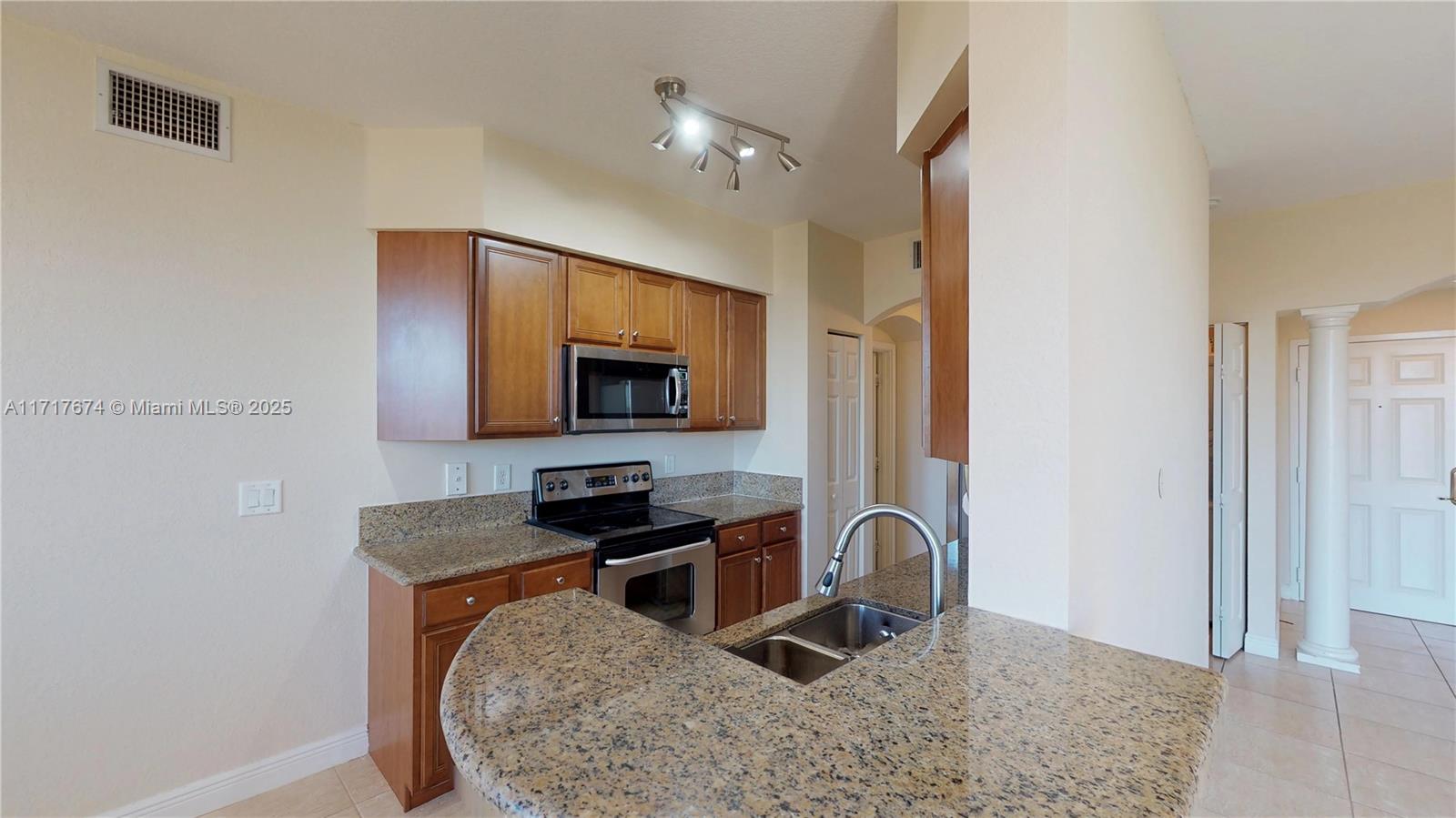 THE GRANDE CONDO - Residential