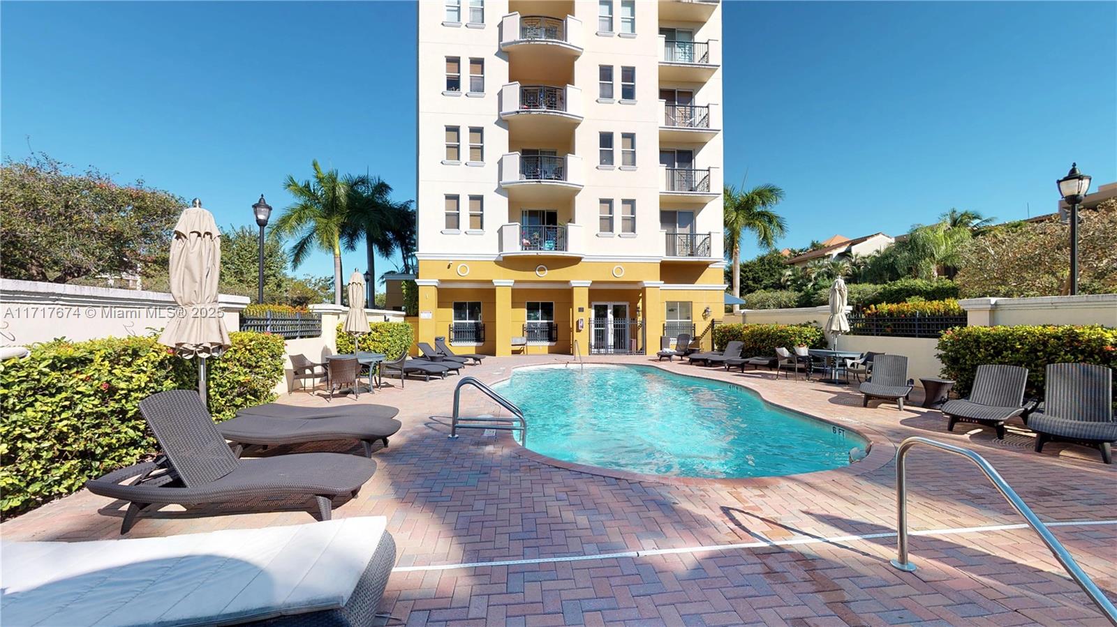 THE GRANDE CONDO - Residential