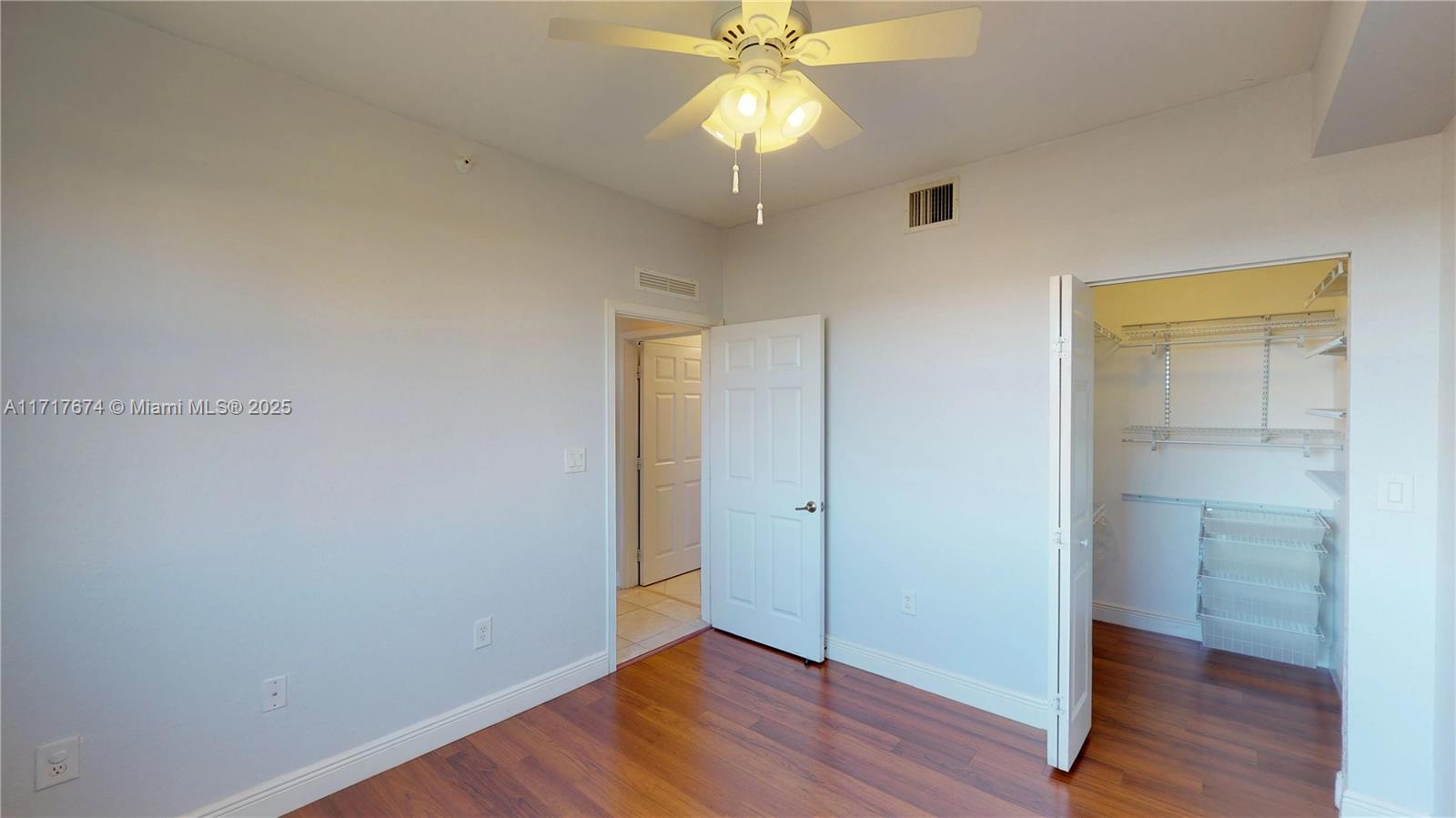 THE GRANDE CONDO - Residential