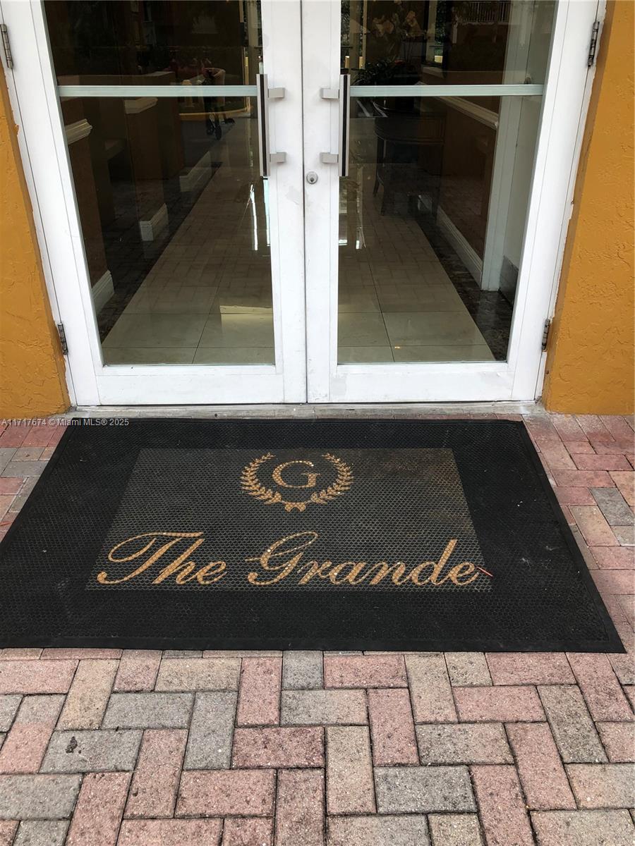 THE GRANDE CONDO - Residential