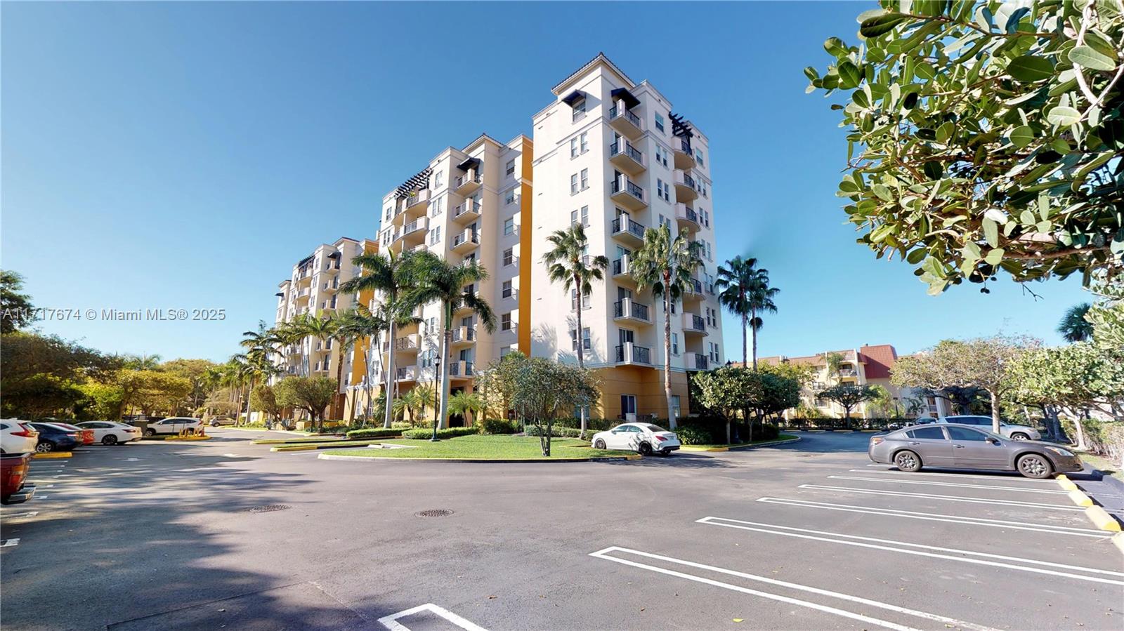 THE GRANDE CONDO - Residential