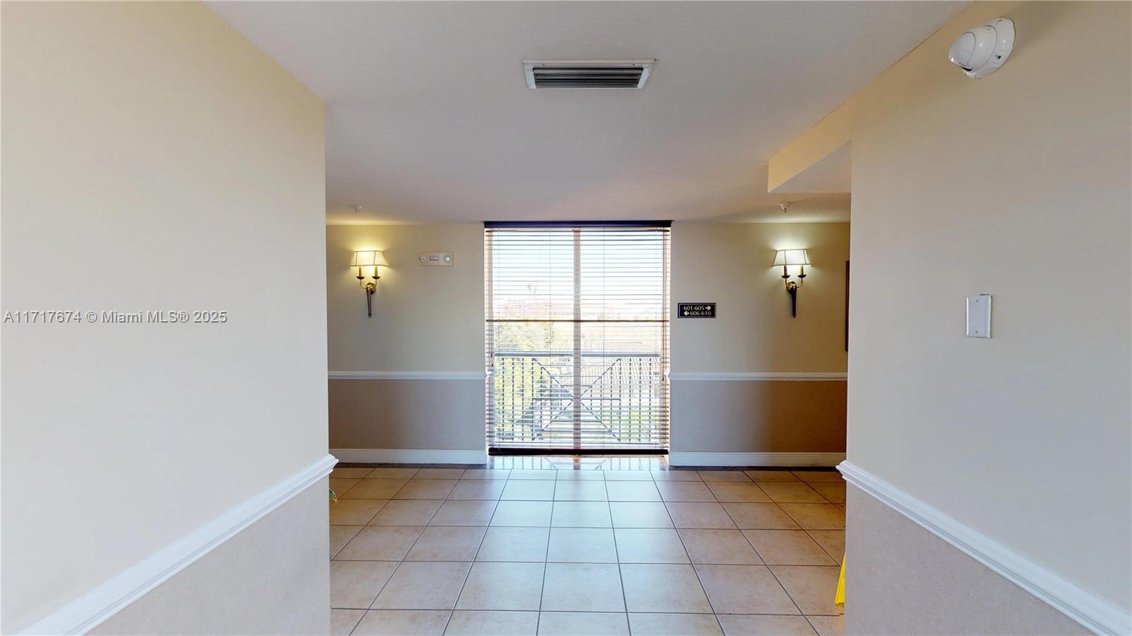 THE GRANDE CONDO - Residential