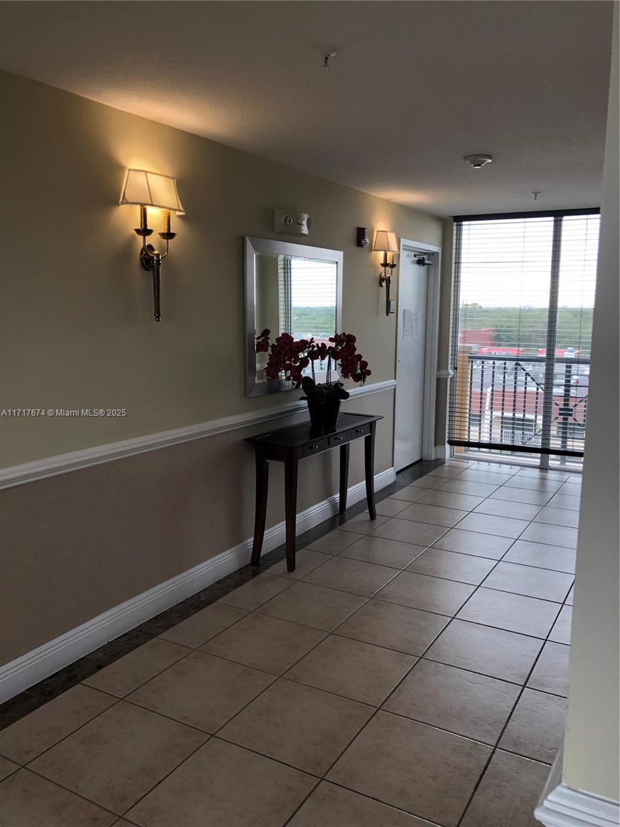 THE GRANDE CONDO - Residential